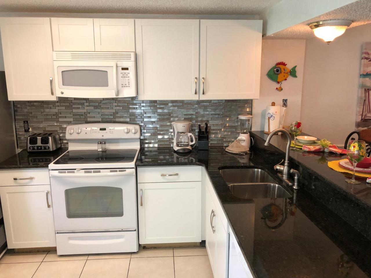 2 Bedroom , 2 Bath , Villa Олдсмар Екстериор снимка